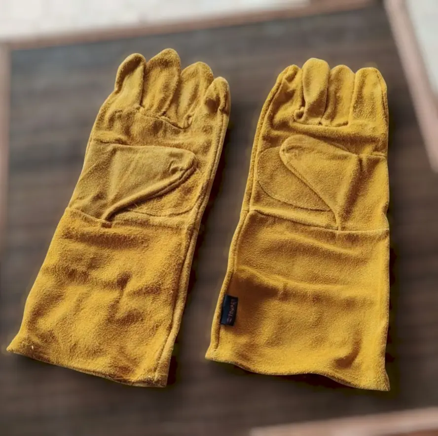 Leather hand gloves
