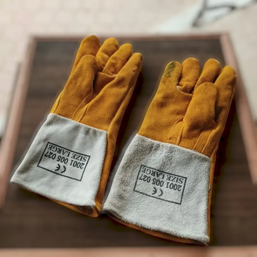 Leather hand gloves