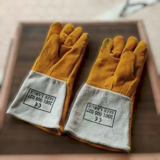 Leather hand gloves